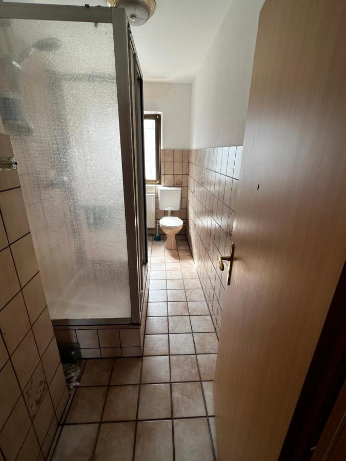 Praktisches Zimmer Im Grossen Haus Mit Garten Düsseldorf Exterior foto